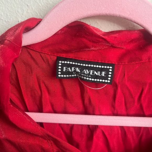 3X vampiric red vintage top with flared sleeves - Picture 9 of 9